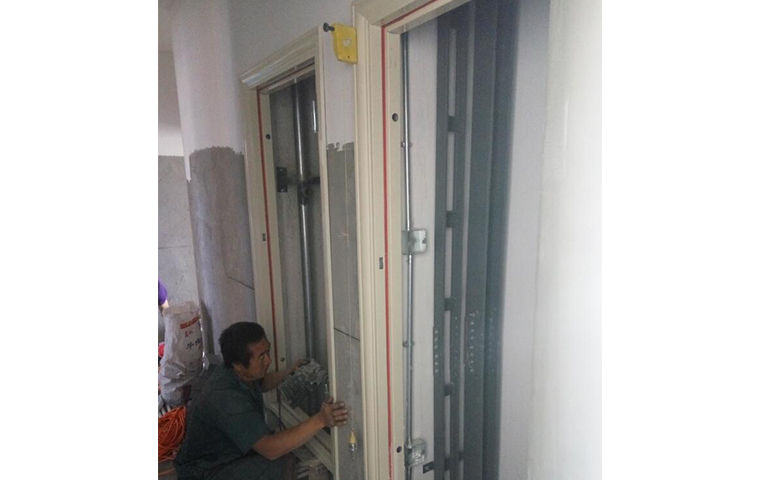 2016年6月28日傳媒學(xué)院防火門(mén)安裝動(dòng)態(tài)展示圖