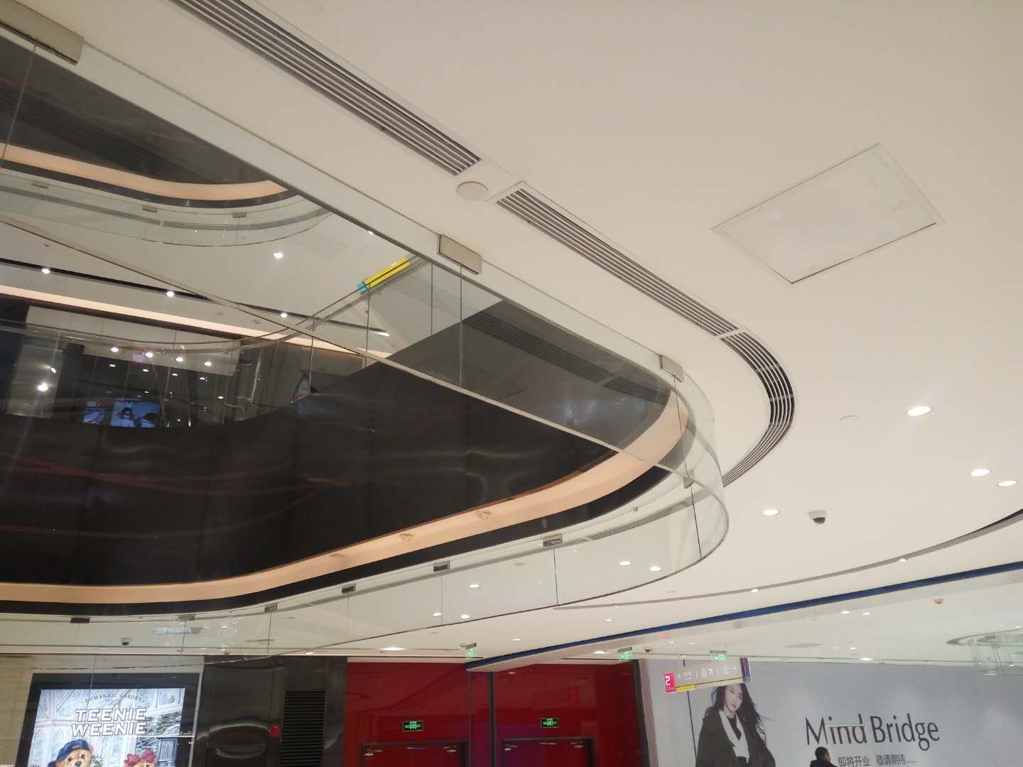 2017年11月23日華宇工地擋煙垂壁順利完工！